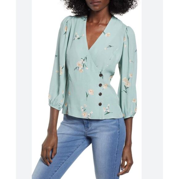 ⭐️3️⃣ for $20 ⭐️ ASTR the label button wrap floral top size small - Picture 1 of 5
